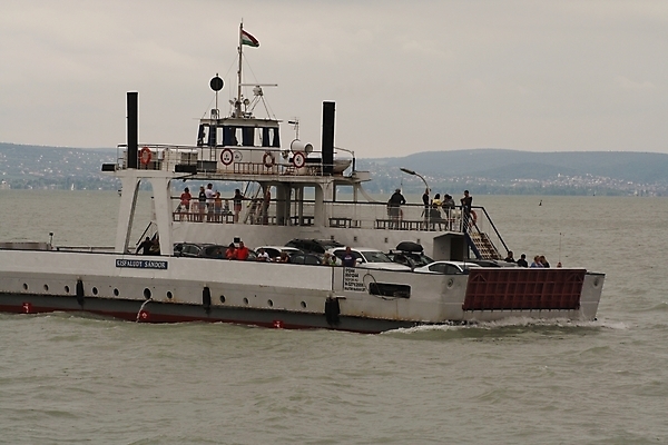 포토 JPG 해외이미지 행복 호수 얼굴 백그라운드 인터넷 신체 비즈니스 가족 교통시설 자동차 하늘 사람 앉기 사람없음 야외 물 강 사무실 항구 방 흰색 보트 그룹 작음 큼 주차 헝가리 돌봄 해외포토 자연요소 감정 육상교통 컬러 교통 배_교통 관계 모션 신체부위 크기 시설 동유럽 파일형식 이미지허브