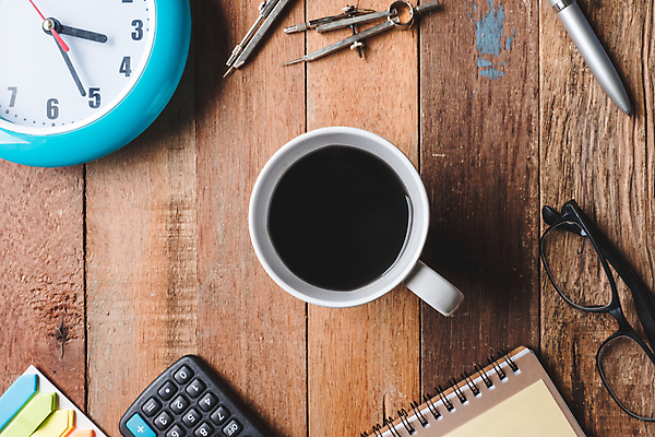 포토 JPG 해외이미지 종이 안경 커피 음료 시계 백그라운드 컨셉 스티커 탁자 건강 사람없음 목재 장식 컵 물 사무실 펜 우주 사무용품 쪽지 공책 공백 장비 계산기 도구 업무 책상 오브젝트 질감 형광펜 해외포토 자연요소 나무 식기 잡화 가구 비즈니스 재료 문구용품 필기구 작업 파일형식 이미지허브