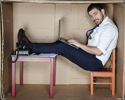 포토 JPG 해외이미지 전신 백인 남자 의자 탁자 한명 앉기 성인 옆모습 상자 사무실 업무 비즈니스맨 전화기 갇힘 답답함 성인남자한명만 해외포토 서양인 1 뷰포인트 가구 비즈니스 모션 사람 작업 직장인 감각 남자한명만 성인남자만 파일형식 이미지허브