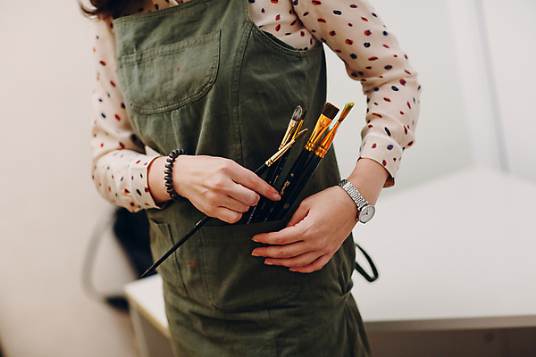 포토 JPG 해외이미지 직업 학생 여자 행복 학교 주택 창조 미술 한명 사람 성인 취미 페인트 흰색 붓 작업실 팔레트 그림 예술가 캔버스 페인트붓 화가 해외포토 1 교육 감정 컬러 문화예술 건물 파일형식 이미지허브