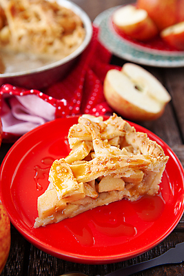 포토 JPG 해외이미지 접시 음식 조각 사람없음 빨간색 세로 케이크 가을 대접 달콤 맛 사과 레시피 추수감사절 핸드메이드 해외포토 식기 계절 기독교 컬러 컨셉 과일 디저트 파일형식 이미지허브