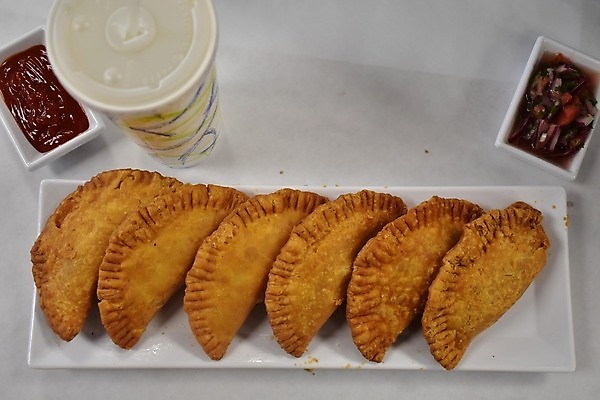 포토 JPG 해외이미지 전통 접시 음료 채소 손가락 육류 사람없음 주방 요식업 식사 치킨 소고기 껍질 흰색 시골 황금 맛 그릴 콜롬비아 가득함 메뉴 각도 서빙 머리위 레시피 브라질 점심식사 폭식 스페인어 입가심 전문 브라질사람 해외포토 식기 손 산업 컬러 컨셉 식재료 주방용품 남아메리카 닭고기요리 파일형식 이미지허브