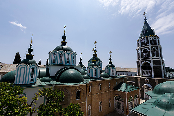 포토 JPG 해외이미지 전통 기독교 종교 문화 여행 십자가 건축양식 산 파노라마 경사 사람없음 파란색 성당 교회 믿음 탑 고요 바위 시간 영혼 재산 성자 승려 심볼 그리스 러시아 신성 수도원 동쪽 그리스인 러시아인 비잔틴 영원 옛날 해외포토 서양인 건축물 건축 감정 유럽 컬러 종교건축 촬영기법 건물 금융 돌_바위 성직자 방향 제국 파일형식 이미지허브