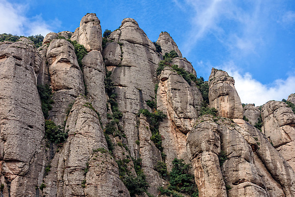포토 JPG 해외이미지 유럽 종교 문화 여행 건축양식 자연 하늘 산 사람 풍경 사람없음 건물 초록색 산타클로스 교회 스페인 마리아 수도원 바르셀로나 수녀원 해외포토 건축물 건축 나라 컬러 크리스마스 종교건축 생태계 파일형식 이미지허브