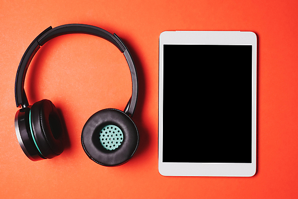 포토 JPG 해외이미지 음악 백그라운드 컨셉 인터넷 오렌지 장신구 통신 모바일 사람없음 컴퓨터 알약 머리 디지털 스크린 검은색 헤드폰 소리 공백 장비 터치 정보 흰색 휴대용 무선전화기 오브젝트 오디오 동영상 멀티미디어 패드 플레이어 해외포토 컬러 음향기기 과일 문화예술 신체부위 전자제품 약 전화기 파일형식 이미지허브