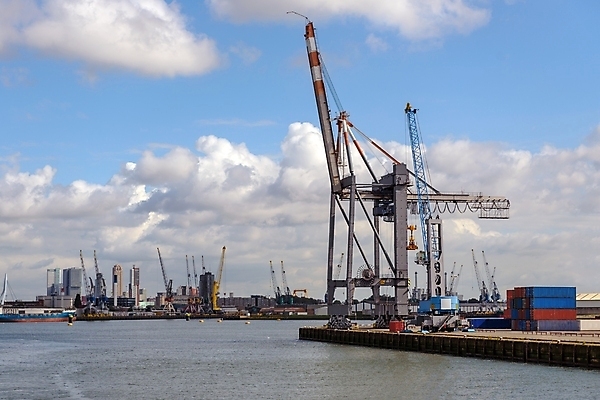 포토 JPG 해외이미지 주간 바다 하늘 사람없음 야외 중장비 조선소 기중기 산업시설 산업현장 해외포토 자연요소 산업 산업장비 파일형식 이미지허브
