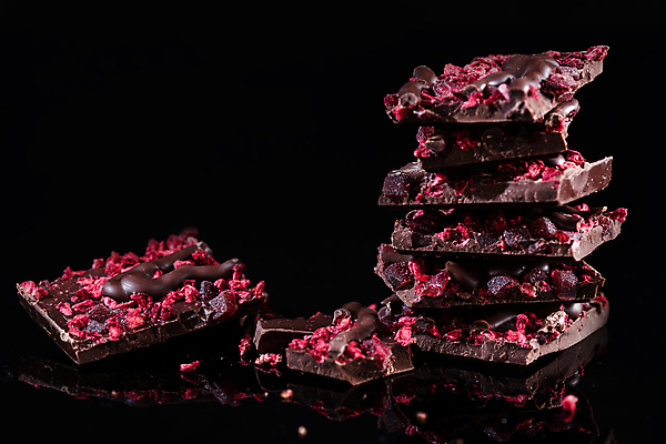 포토 JPG 해외이미지 열매 음식 조각 백그라운드 다이어트 과일 재료 딸기 디저트 발렌타인데이 창조 사람없음 쌓기 과자 초콜릿 검은색 어둠 견과류 신선 바 달콤 맛 상품 유혹 정사각형 토핑 레시피 코코아 충동구매 내추럴 고립 깨짐 카카오 핸드메이드 카피스페이스 해외포토 도형 식물 음료 컬러 컨셉 모션 데이이벤트 건강 쇼핑 공백 과소비 파일형식 이미지허브