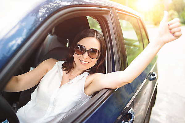포토 JPG 해외이미지 백인 라이프스타일 응시 여자 행복 안경 도로 얼굴 여행 교통시설 자동차 한명 사람 성인 식당 운전 자유 흰색 인사 도시 운전사 핸들 주말 자동 해외포토 서양인 직업 1 시선 잡화 감정 길 육상교통 컬러 교통 컨셉 모션 생활 신체부위 상점 예절 시설 파일형식 이미지허브