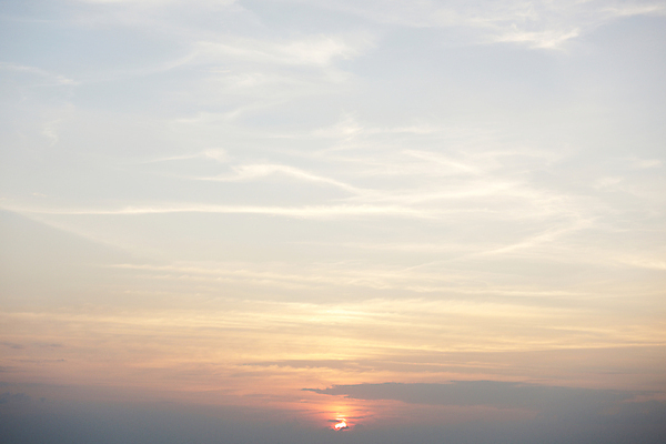 포토 JPG 해외이미지 구름 실루엣 호수 모래 파도 바다 하늘색 백그라운드 오렌지 자연 하늘 아침 날씨 풍경 사람없음 물 여름 빛 햇빛 태양 반사 일출 맑음 황혼 일몰 봄 새벽 가을 분위기 황금 천국 스카이라인 흐림 수평선 해외포토 주간 자연요소 계절 컨셉 과일 촬영기법 파란색 노을 생태계 파일형식 이미지허브