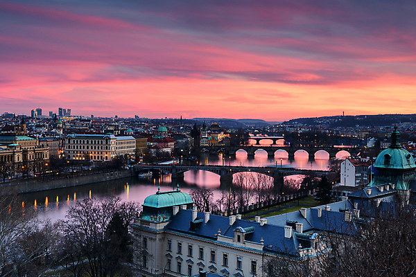 포토 JPG 해외이미지 계절 여행 하늘 휴가 풍경 사람없음 관광지 강 도시풍경 컬러풀 일출 황혼 일몰 도시 역사 황금 그림 엽서 체코 프라하 옛날 카피스페이스 해외포토 유럽 컬러 노을 공백 편지 파일형식 이미지허브
