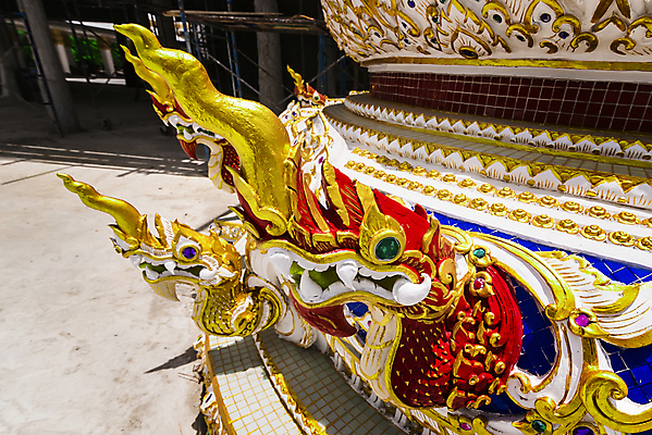 포토 JPG 해외이미지 동물 전통 디자인 아시아 종교 문화 조각 불교 건축양식 상상 태국 미술 동양인 사람없음 건물 장식 컬러풀 조각상 머리 믿음 골동품 사찰 뱀 영혼 황금 고급 심볼 묘사 시멘트 신성 섞기 숭배 스타일 해외포토 건축물 건축 감정 나라 컬러 컨셉 종교건축 파충류 문화예술 인종 신체부위 조형물 파일형식 이미지허브