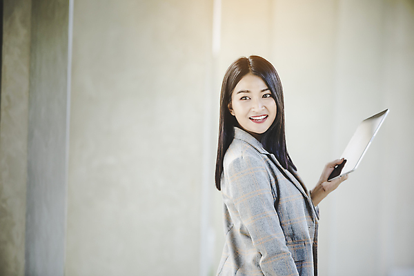 포토 JPG 해외이미지 응시 여자 남자 여행 비즈니스 사업가 교통시설 회의 휴가 비행기 실내 한명 사람 동양인 글로벌 여행객 스크린 모니터 정보 시간 비즈니스맨 비즈니스우먼 그룹 기다림 역 시간표 공항 연결 강의 도착 항공 검색 출발 대문 승객 발견 지연 떠남 세미나 터미널 해외포토 직업 1 시선 교통 컨셉 항공교통 모션 대중교통 인종 내부 컴퓨터 문 직장인 계획 시설 파일형식 이미지허브