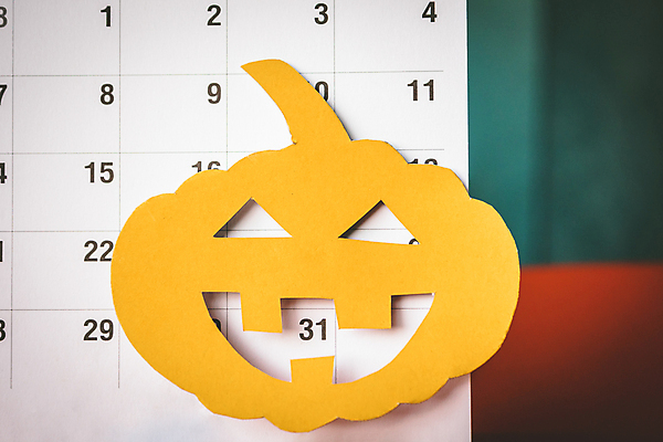 포토 JPG 해외이미지 디자인 계절 행복 종이 얼굴 백그라운드 오렌지 장난 호박 휴가 미소 이벤트 사람없음 장식 숫자 머리 할로윈 달력 가을 등불 축하 대접 시간 날짜 유령 무서움 자르기 심볼 오브젝트 사인 서식 약속 페이지 잭 10월 월 나쁜 조언 해외포토 문자 감정 컨셉 채소 과일 모션 조명 표정 신체부위 파일형식 이미지허브