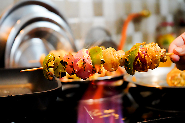 포토 JPG 해외이미지 음식 재료 불 양파 치즈 파프리카 육류 요리 사람없음 목재 식사 치킨 시골 뜨거움 꼬치 그릴 소프트포커스 바비큐 굽기 향신료 보케 숯 건강식 점심식사 케밥 절임 핸드메이드 화상 카피스페이스 해외포토 자연요소 나무 채소 식재료 주방용품 유제품 촬영기법 공백 상처 구이 닭고기요리 향미료 파일형식 이미지허브