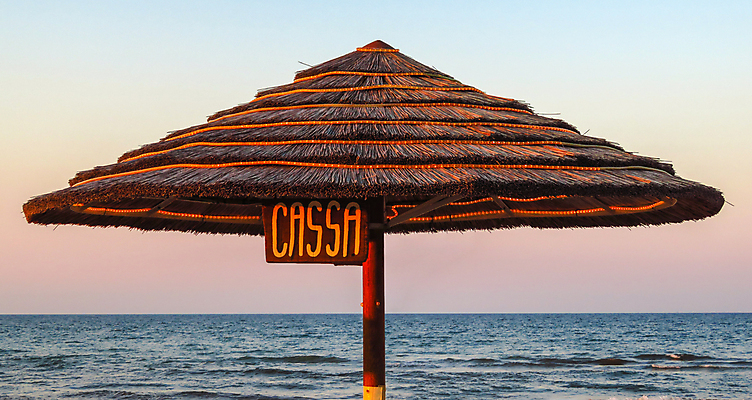 포토 JPG 해외이미지 전통 디자인 바다 여행 가구 백그라운드 우산 자연 휴가 휴식 갈대 사람없음 야외 목재 장식 물 여름 맑음 흰색 바 휴게실 보호 오두막 대나무 오브젝트 싱글 휴양지 양산 가림막 해외포토 자연요소 나무 식물 계절 컬러 생활용품 컨셉 재료 날씨 장소 생태계 파일형식 이미지허브