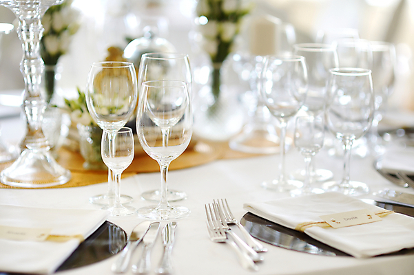 포토 JPG 해외이미지 그릇 식기 접시 디자인 꽃 결혼 포크 유리 탁자 결혼식 기념 이벤트 사람없음 내부 장식 빛 파티 요식업 식당 와인 식사 저녁식사 희망 식탁보 흰색 신용카드 칼 고급 우아함 은색 배열 서비스 메뉴 냅킨 기회 설정 점심식사 완벽 접수 정중 해외포토 식물 감정 산업 컬러 가구 컨셉 재질 주류 금융 상점 파일형식 이미지허브