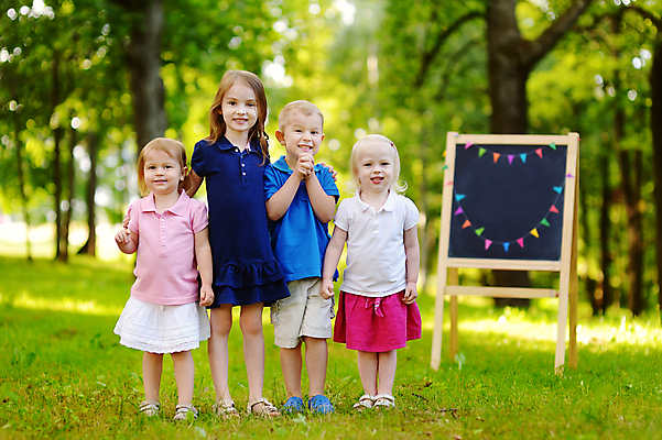포토 JPG 해외이미지 학생 공원 여학생 여자 교육 행복 어린이 유니폼 2 학교 자연 함께함 사람 소년 여러명 야외 스터디 칠판 화환 유치원 기쁨 깃발 기록 4 그룹 쌍둥이 신학기 시작 흥분 분필 자매 형제 성적 최초 걸음마 남동생 초보 해외포토 옷 공공시설 남자 꽃 감정 다수 컨셉 가족 모션 학습 숫자 초크 생태계 동생 파일형식 이미지허브