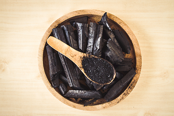 포토 JPG 해외이미지 조각 백그라운드 건조 요리 사람없음 목재 숟가락 검은색 어둠 뜨거움 가루 굽기 오브젝트 벽난로 연료 파운드 숯 덩어리 내추럴 데오드란트 연소 깨짐 석탄 재 점화 화상 해외포토 나무 컬러 컨셉 돈 재료 수저 상처 구이 파일형식 이미지허브