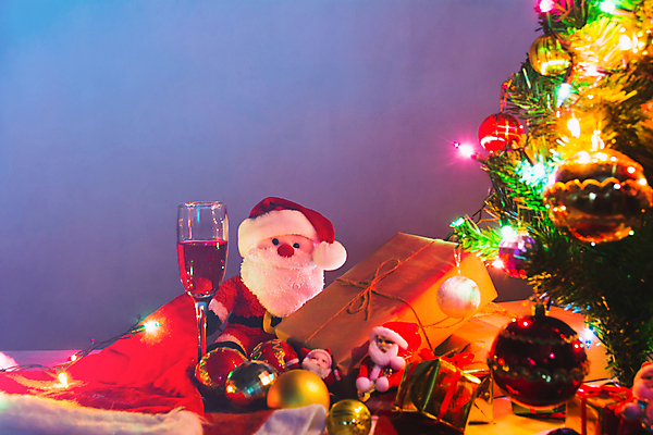 포토 JPG 해외이미지 나무 계절 행복 백그라운드 크리스마스 겨울 공 가족 아침 휴가 새로움 선물 사람없음 목재 장식 빨간색 빛 상자 장난감 산타클로스 우주 축제 펼침 기쁨 흰색 나뭇가지 축하 12월 연도 클라우스 해외포토 주간 식물 기념일 감정 컬러 컨셉 재료 관계 모션 날짜 파일형식 이미지허브