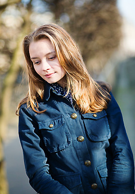 포토 JPG 해외이미지 백인 모델 라이프스타일 유럽 얼굴 거리 한명 사람 야외 봄 흰색 도시 날씬함 해외포토 서양인 1 계절 나라 컬러 생활 신체부위 몸매 파일형식 이미지허브