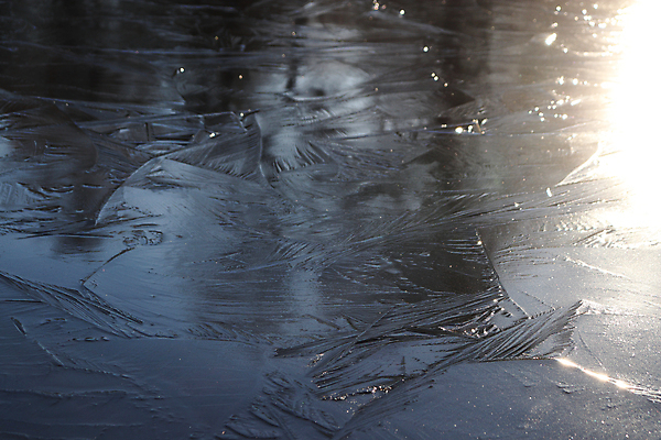 포토 JPG 해외이미지 계절 호수 선 백그라운드 겨울 패턴 자연 표면 추상 사람없음 야외 물 파란색 숫자 냉동 얼음 추위 흰색 투명 크리스탈 북극 묘사 질감 서리 내추럴 해외포토 자연요소 문자 컬러 무늬 광석 극지방 생태계 파일형식 이미지허브