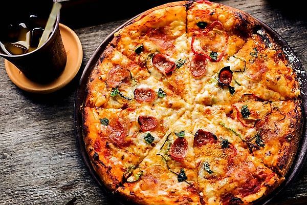 포토 JPG 해외이미지 식물 음식 빵 백그라운드 다이어트 토마토 채소 탁자 양파 치즈 파프리카 피자 패스트푸드 건강 요리 사람없음 목재 빨간색 초록색 컬러풀 주방 검은색 이탈리아 로켓 껍질 시골 지중해 준비 햄 날것 반죽 영양 시금치 나폴리 밭일 석탄 얇은 영양분 주키니호박 채식주의자 피자집 해외포토 나무 유럽 바다 컬러 가구 재료 유제품 서양음식 육류 상점 인스턴트 채식 파일형식 이미지허브