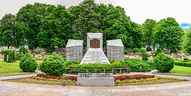 포토 JPG 해외이미지 나무 전통 공원 유럽 종교 길 여행 건축양식 자연 휴식 사람없음 산책 기도 사찰 휴양지 천연기념물 복잡 우크라이나 해외포토 식물 공공시설 건축 나라 컨셉 종교건축 장소 생태계 파일형식 이미지허브
