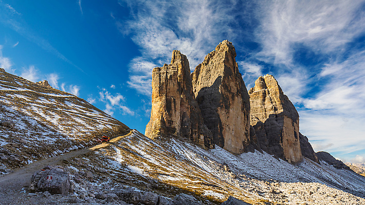 포토 JPG 해외이미지 주간 구름 호수 유럽풍경 하늘 사람없음 야외 목초지 이탈리아 바위 눈 알프스 설산 해외포토 자연요소 유럽 날씨 산 풍경 목장 돌_바위 파일형식 초원_자연 이미지허브