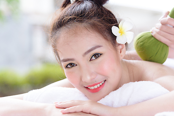 포토 JPG 해외이미지 여자 한명 미소 웃음 동양인 성인 뷰티 스파 마사지 닫기 피부관리 테라피 성인여자한명만 해외포토 1 모션 표정 사람 인종 여자한명만 성인여자만 파일형식 이미지허브