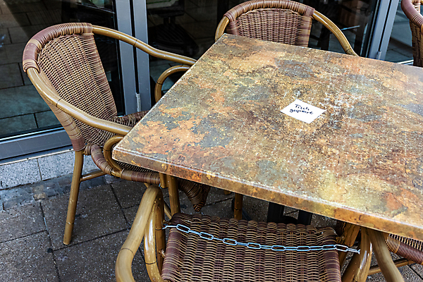 포토 JPG 해외이미지 유럽 가구 의자 탁자 거리 자물쇠 독일 건강 안전 사람없음 야외 반사 식당 이탈리아 카페 도시 바 바이러스 고민 법 타운 마드리드 미안 인플루엔자 전염병 부족함 해외포토 감정 나라 생활용품 컨셉 상점 질병 사죄 파일형식 이미지허브