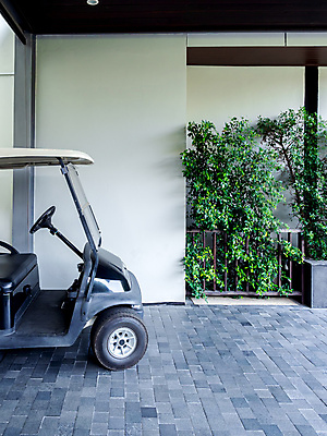 포토 JPG 해외이미지 라이프스타일 공원 산업 스포츠 여행 골프 교통시설 자동차 호텔 휴가 휴식 바닥 사람없음 야외 건물 옆모습 세로 초록색 여름 여행객 검은색 기계 카트 장비 운전 짐 바위 바퀴 기다림 고급 주차 강의 고객 타일 서비스 클럽 휴양지 유모차 옛날 해외포토 건축물 계절 공공시설 육상교통 뷰포인트 컬러 교통 컨셉 모션 숙소 사람 생활 구기 장소 아기용품 돌_바위 시설 파일형식 이미지허브