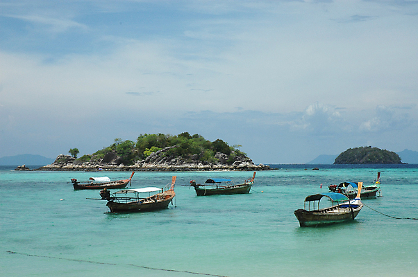포토 JPG 해외이미지 라이프스타일 아시아 모래 바다 섬 여행 백그라운드 태국 자연 하늘 휴가 휴식 풍경 사람없음 야외 물 여름 파란색 뷰티 맑음 놀람 만 보트 탈출 휴양지 석호 내추럴 안다만 이국적 파라다이스 푸켓 해외포토 자연요소 계절 감정 나라 컬러 컨셉 배_교통 날씨 표정 생활 장소 생태계 파일형식 이미지허브