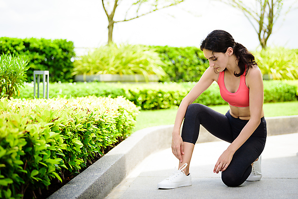 포토 JPG 해외이미지 라이프스타일 공원 여자 행복 도로 스포츠 분홍색 신발 자국 자연 아침 넥타이 건강 한명 미소 사람 성인 야외 초록색 여름 달리기 조깅 운동 노란색 걷기 정원 검은색 흰색 연습 스니커즈 오브젝트 마라톤 달리기선수 양발 해외포토 주간 1 잡화 계절 공공시설 감정 길 컬러 운동화 교통시설 모션 표정 경기 생활 육상스포츠 생태계 육상선수 파일형식 이미지허브