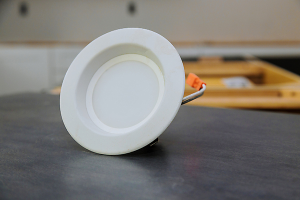 포토 JPG 해외이미지 백인 직업 산업 컨셉 가사 새로움 주택 실내 사람 사람없음 경제 빛 힘 장비 에너지 램프 업무 절약 변화 수리 천장 유지 혁명 계약자 교체 설치 효율 주도 해외포토 서양인 조명 내부 건물 예절 작업 계약 파일형식 이미지허브