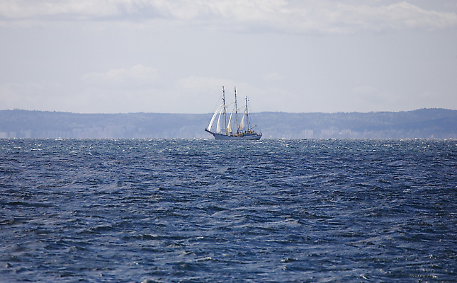 포토 JPG 해외이미지 유럽 바다 여행 요트 자연 하늘 휴가 항해 사람없음 물 파란색 뷰티 흐름 보트 범선 폴란드 내추럴 수평선 해외포토 자연요소 나라 컬러 컨셉 배_교통 생태계 파일형식 이미지허브