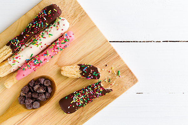 포토 JPG 해외이미지 빵 백그라운드 휴식 디저트 사탕 사람없음 컬러풀 초콜릿 희망 흰색 막대기 달콤 뿌리기 단절 해외포토 감정 음식 컬러 컨셉 모션 맛 파일형식 이미지허브