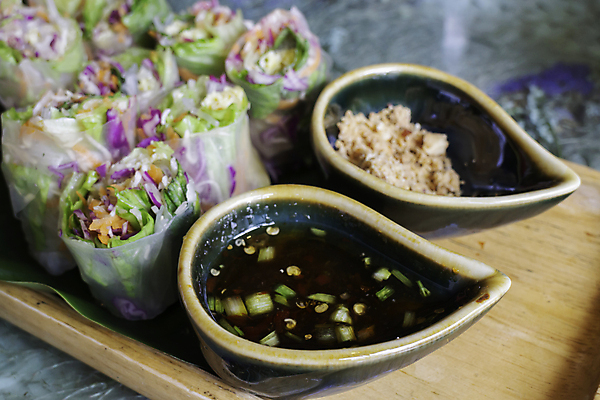 포토 JPG 해외이미지 그릇 접시 채소 사람없음 신선 소스그릇 스프링롤 해외포토 식기 중식 파일형식 이미지허브