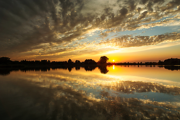 포토 JPG 해외이미지 호수 백그라운드 오렌지 자연 벽지 하늘 표면 아침 추상 사람없음 물 파란색 빛 컬러풀 햇빛 태양 반사 노란색 일출 고요 황혼 일몰 새벽 저녁 공상 마법 수평선 해외포토 주간 자연요소 컬러 무늬 과일 노을 야간 생태계 파일형식 이미지허브