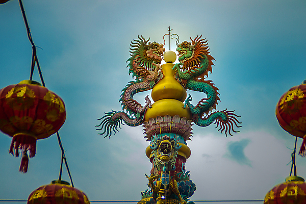 포토 JPG 해외이미지 동물 전통 디자인 종교 문화 조각 건축양식 태국 하늘 요정 손바닥 미술 사람없음 장식 빨간색 파란색 컬러풀 조각상 머리 평화 중국 힘 용 기둥 사찰 큼 심볼 묘사 신성 봉 공상 사당 사방 신앙심 옛날 스타일 해외포토 손 건축 아시아 컬러 컨셉 종교건축 문화예술 신체부위 조형물 크기 파일형식 이미지허브