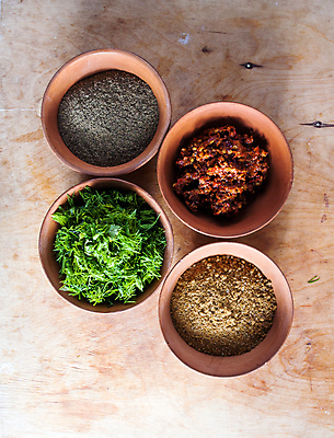 포토 JPG 해외이미지 백그라운드 잎 재료 고추 파프리카 건조 마늘 요리 동양인 사람없음 목재 빨간색 세트 노란색 검은색 흰색 양념 조미료 그룹 사발 고수 맛 정상 가루 인도인 수집 허브 유기농 매움 아로마 향 후추 카레 모음 생강 땅바닥 사프란 해외포토 외국인 나무 식물 웰빙 음식 컬러 컨셉 채소 바닥 인종 한글 사기그릇 향신료 향미료 파일형식 이미지허브