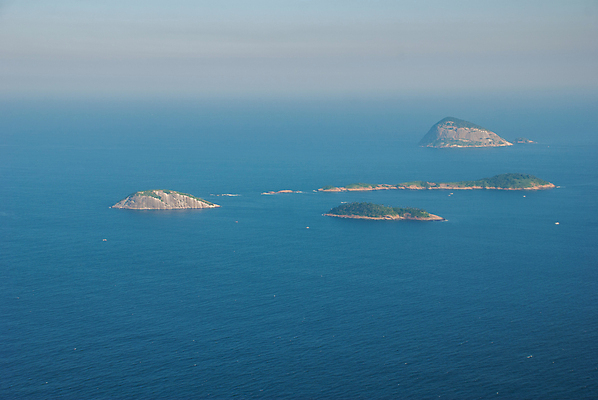 포토 JPG 해외이미지 디자인 바다 섬 여행 백그라운드 텍스트 자연 하늘 휴가 산 안테나 해변 사람없음 야외 건물 물 파란색 태양 뷰티 계곡 만 지중해 사인 브라질 슬로프 리우데자네이루 복잡 파라다이스 해외포토 자연요소 건축물 컬러 컨셉 통신 스키장 남아메리카 생태계 파일형식 이미지허브