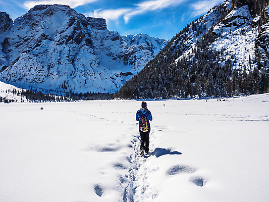 포토 JPG 해외이미지 여행 백그라운드 겨울 자연 하늘 휴가 산 한명 파란색 뷰티 얼음 고도 알프스 내추럴 절정 해외포토 자연요소 1 계절 유럽 컬러 사람 생태계 파일형식 이미지허브