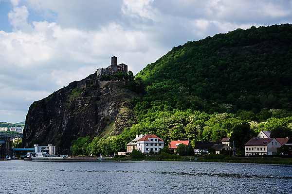 포토 JPG 해외이미지 중년 사람없음 건물 강 봄 성 중세 역사 5월 체코 공화국 보헤미아 옛날 해외포토 건축물 계절 유럽 나라 성인 날짜 파일형식 이미지허브