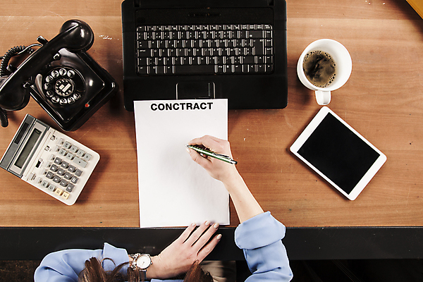 포토 JPG 해외이미지 직업 라이프스타일 손 커피 백그라운드 비즈니스 탁자 직장 관리 한명 사람 목재 스마트폰 컴퓨터 사무실 알약 믿음 쪽지 업무 비즈니스우먼 정상 종업원 집중 책상 계약 경영자 리더 바쁨 업무과다 비서 야근 서명 경영 옛날 우수 공급 해외포토 나무 1 여자 감정 음료 가구 컨셉 회사 재료 생활 신체부위 전자제품 핸드폰 스마트기기 약 작업 직장인 절기 파일형식 이미지허브