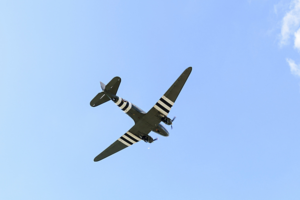 포토 JPG 해외이미지 구름 상징 날개 하늘 영국 잉글랜드 비행기 사람없음 파란색 세계 힘 회색 수확 역사 9월 파일럿 두루마리 항공 속도 군용 프로펠러 싸움 전쟁 쇼 2015년 에어쇼 대패 옛날 전설 해외포토 자연요소 직업 유럽 컬러 농업 항공교통 모션 대중교통 군대 날짜 연도 파일형식 이미지허브