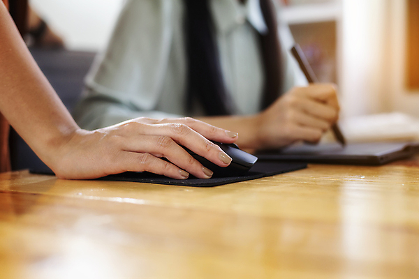 포토 JPG 해외이미지 편집 직업 디자인 컨셉 패턴 회사 비즈니스 탁자 직장 창조 미술 앉기 사람없음 그래픽 노트북 컴퓨터 컬러풀 사무실 알약 펜 디지털 모니터 키보드 업무 작업 작업실 팔레트 디자이너 책상 그림 전자 예술가 스타일 브레인스토밍 해외포토 컬러 가구 무늬 모션 문화예술 전자제품 필기구 약 파일형식 이미지허브