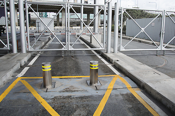 포토 JPG 해외이미지 주간 산업 도로 건축양식 거리 안전 사람없음 야외 우주 금속 보안 우크라이나 제어 철강 해외포토 자연요소 건축 유럽 길 교통시설 재질 파일형식 이미지허브