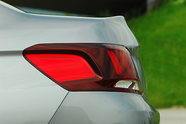 포토 JPG 해외이미지 디자인 스포츠 여행 컨셉 교통시설 자동차 전등 거리 부츠 사람없음 빛 운동 반사 힘 램프 바퀴 고급 시작 꼬리 타이어 위치 반전 공격적 센서 자동 전용 조율 철강 주도 세련 해외포토 육상교통 교통 신발 조명 건강 예절 시설 파일형식 이미지허브