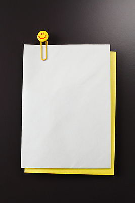 포토 JPG 해외이미지 행복 종이 백그라운드 회색배경 봉투 사람없음 세로 컬러풀 공백 회색 흰색 메시지 문서 클립 카피스페이스 해외포토 감정 컬러 파일형식 이미지허브