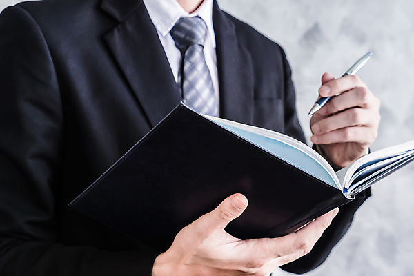 포토 JPG 해외이미지 직업 손 남자 종이 컨셉 비즈니스 통신 넥타이 서기 사람 정장 성인 사람없음 독서 펜 다이어리 검은색 공책 자료 시험 업무 비즈니스맨 계획 대표 스마트 분석 보고서 컨설턴트 경영자 문서 파일 약속 전략 경영 제어 프로젝트 스타일 해외포토 잡화 옷 교육 컬러 모션 문구용품 신체부위 필기구 사무용품 작업 직장인 전문직 상담 리더 파일형식 이미지허브